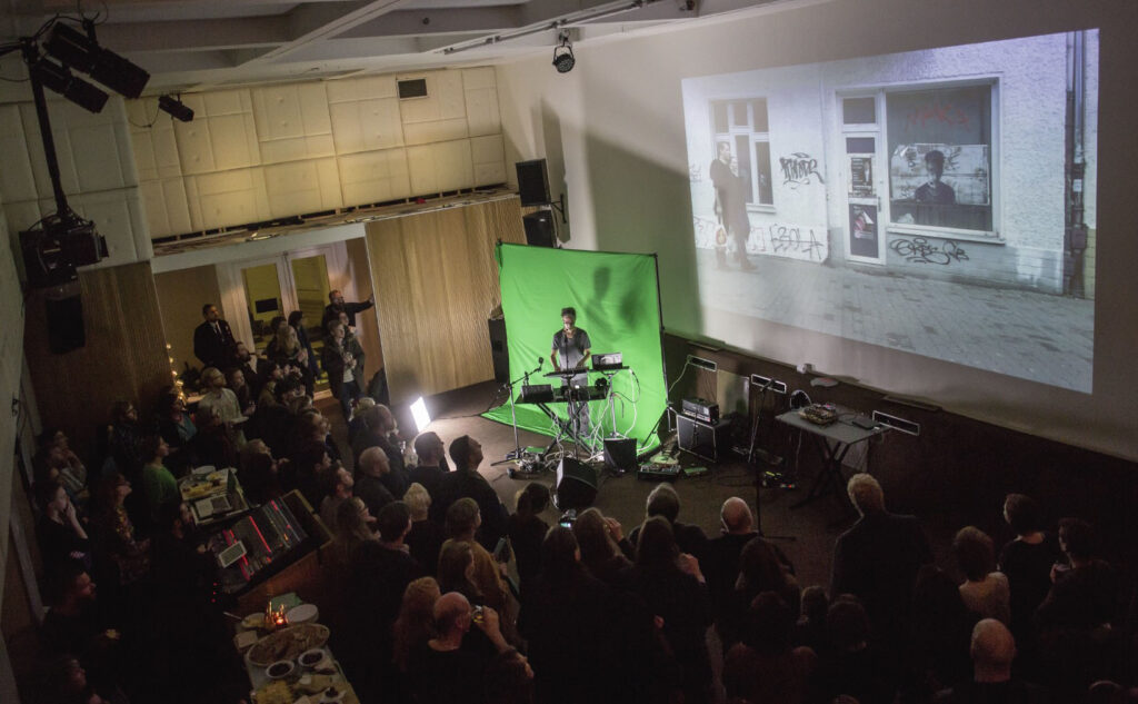 Bergen, 11. desember 2015: Bergen Elektroniske Kunstsenter feirer 15 års jubileum på Landmark. Foto: Eivind Senneset